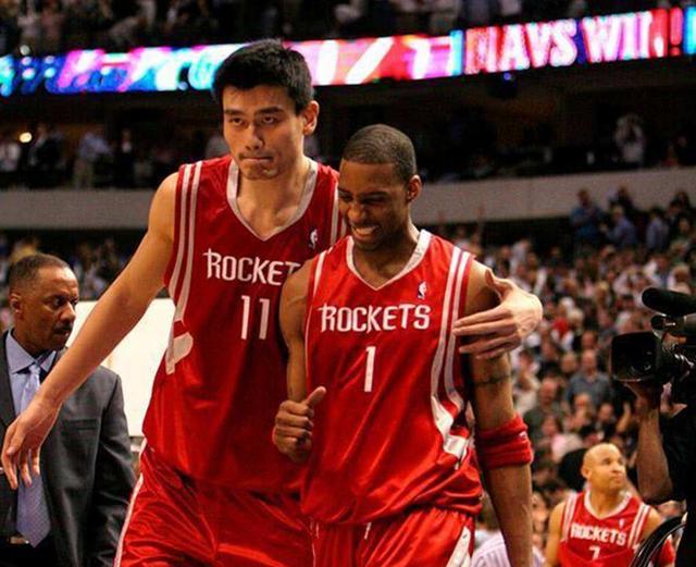 知名巴萨球迷：梅西不该偷偷的溜进诺坎普，这不是他家而是我们的