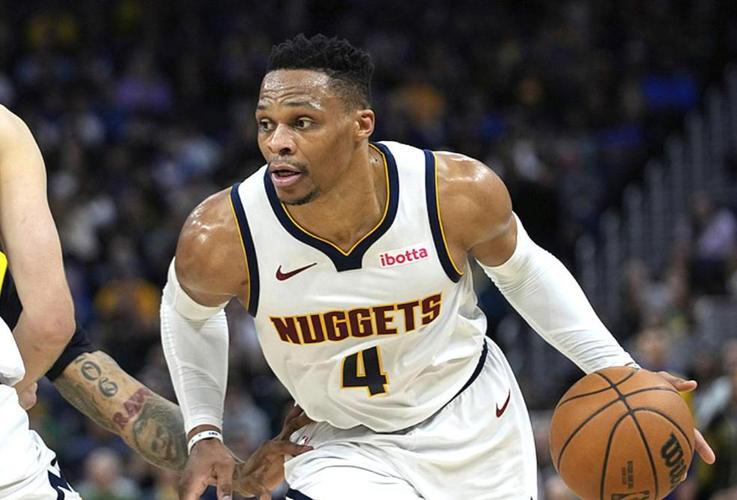 库里遭重摔离场 罗威膝盖再伤赛季报销