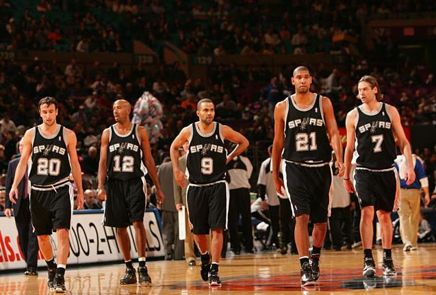 为什么捕手在给暗号时要用大腿和护具遮挡对方跑垒员的视线