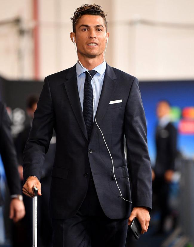 CBA最新消息！新疆签爱德华兹，浙江签哈雷尔，辽宁寻找新外援！